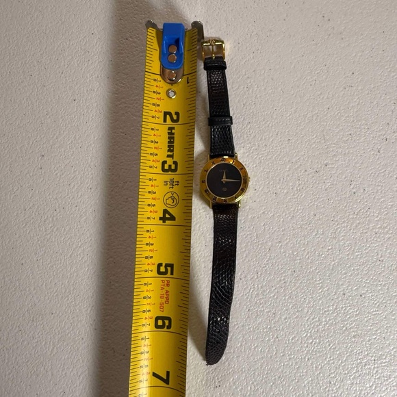 GUCCI 3000 33mm GOLD BLACK DIAL VINTAGE SWISS MADE WATCH QUARTZ F340 - Picture 2 of 12